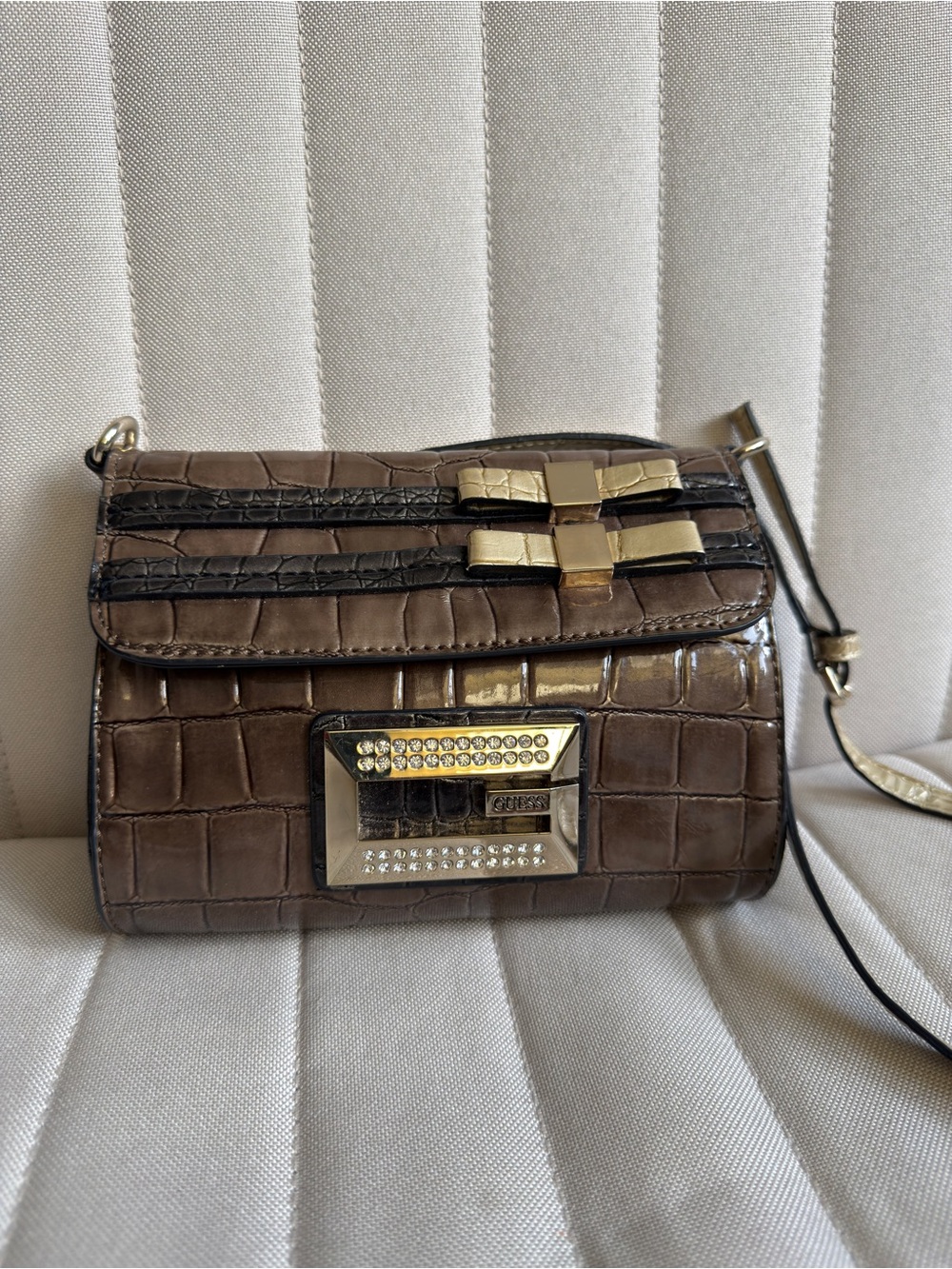 Vintage GUESS Croc Embossed Bow Rhinestone Shoulder Bag Y2K